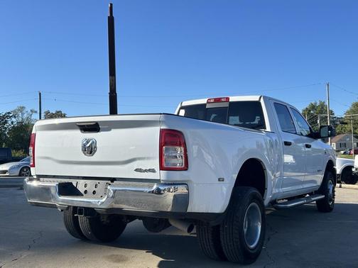 2022 RAM 3500 Tradesman Crew Cab 4x4 8' Box