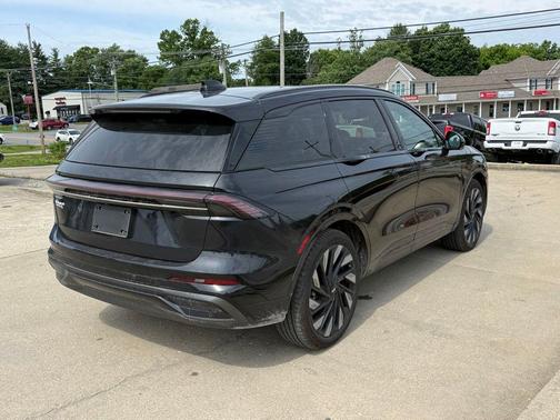 Infinite Black Metallic Clearcoat 2025 Lincoln Nautilus Reserve