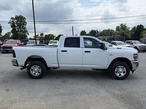 2025 RAM 2500 Tradesman Crew Cab 4x4 6'4' Box