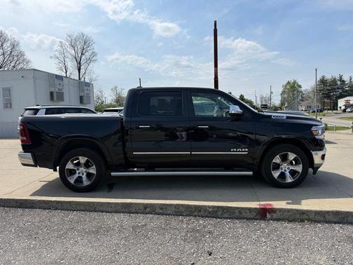 Diamond Black Crystal Pearlcoat 2020 RAM 1500 Laramie