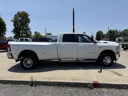 2022 RAM 3500 Big Horn Crew Cab 4x4 8' Box