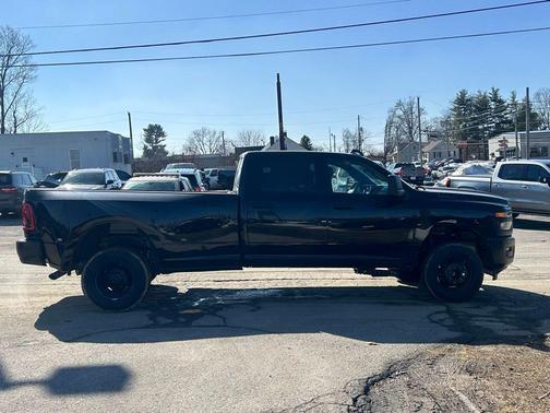 Diamond Black Crystal Pearlcoat 2026 RAM 3500 Tradesman Crew Cab 4x4 8' Box