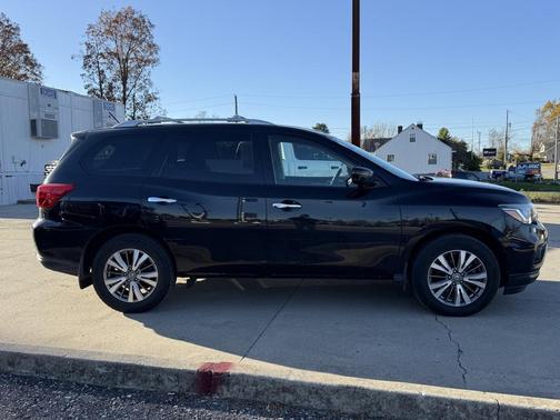 2018 Nissan Pathfinder SV