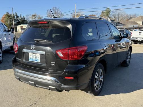 2018 Nissan Pathfinder SV