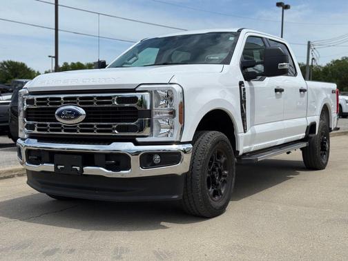 Oxford White 2025 Ford F-250 XLT