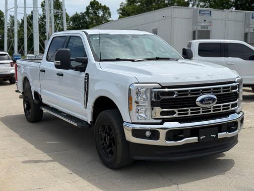 Oxford White 2025 Ford F-250 XLT