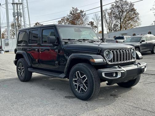 2026 Jeep Wrangler 4-Door Sahara 4x4