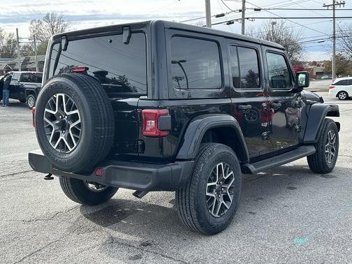 2026 Jeep Wrangler 4-Door Sahara 4x4