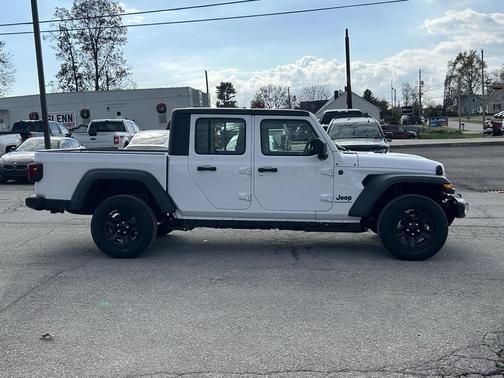 2026 Jeep Gladiator Sport