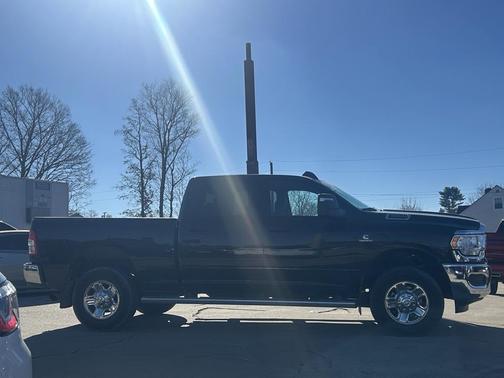 2023 RAM 3500 Tradesman Crew Cab 4x4 6'4' Box
