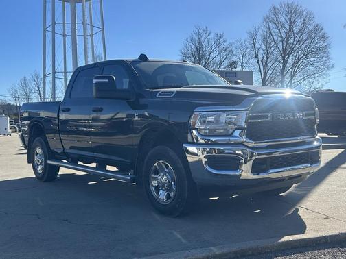 2023 RAM 3500 Tradesman Crew Cab 4x4 6'4' Box