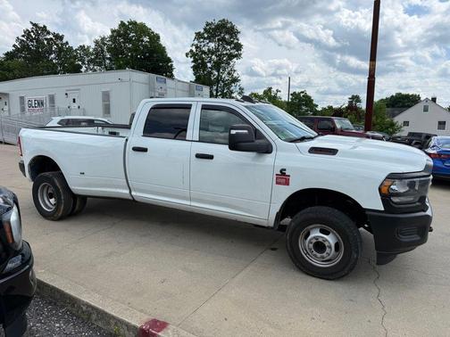 Bright White Clearcoat 2024 RAM 3500 Tradesman Crew Cab 4x4 8' Box