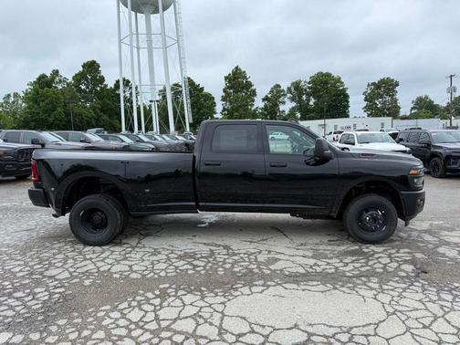Diamond Black Crystal Pearlcoat 2026 RAM 3500 Tradesman Crew Cab 4x4 8' Box