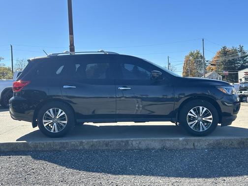 2017 Nissan Pathfinder SL