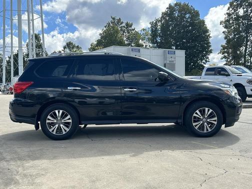 2017 Nissan Pathfinder SL
