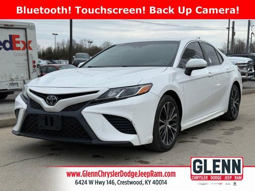 Super White 2018 Toyota Camry SE