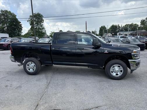 2025 RAM 2500 Tradesman Crew Cab 4x4 6'4' Box