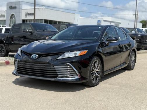2022 Toyota Camry Hybrid XLE