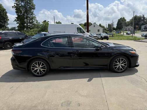 2022 Toyota Camry Hybrid XLE