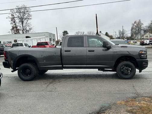 2026 RAM 3500 Tradesman Crew Cab 4x4 8' Box