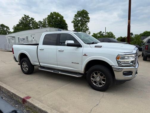 Bright White Clearcoat 2022 RAM 2500 Laramie Crew Cab 4x4 6'4' Box