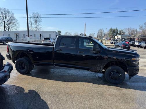 2026 RAM 3500 Tradesman Crew Cab 4x4 8' Box