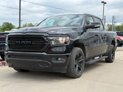 Diamond Black Crystal Pearlcoat 2020 RAM 1500 Big Horn/Lone Star