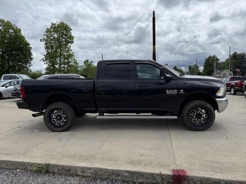2017 RAM 3500 Tradesman Crew Cab 4x4 6'4' Box
