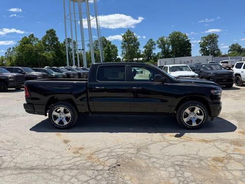 Diamond Black Crystal Pearlcoat 2026 RAM 1500 Express