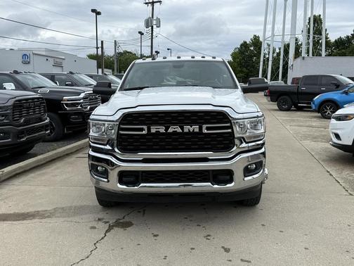 2022 RAM 3500 Big Horn Crew Cab 4x4 8' Box