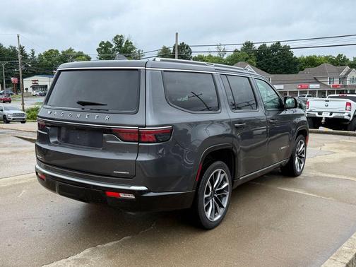 Baltic Gray Metallic Clearcoat 2022 Jeep Wagoneer Series III 4x4