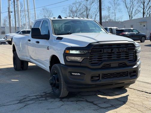 2026 RAM 3500 Tradesman Crew Cab 4x4 8' Box