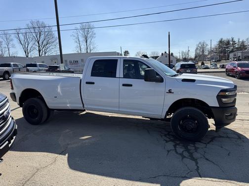 2026 RAM 3500 Tradesman Crew Cab 4x4 8' Box