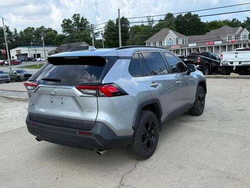 Silver Sky Metallic 2022 Toyota RAV4 XLE