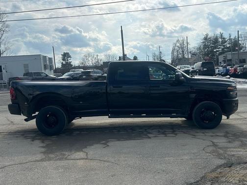 2026 RAM 3500 Tradesman Crew Cab 4x4 8' Box