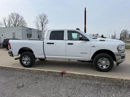 2022 RAM 3500 Tradesman Crew Cab 4x4 6'4' Box