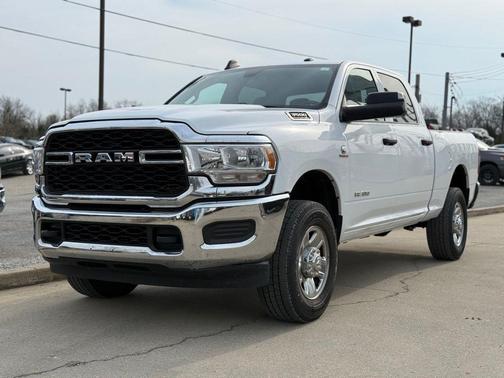 2022 RAM 3500 Tradesman Crew Cab 4x4 6'4' Box