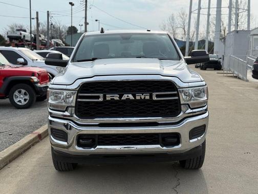 2022 RAM 3500 Tradesman Crew Cab 4x4 6'4' Box