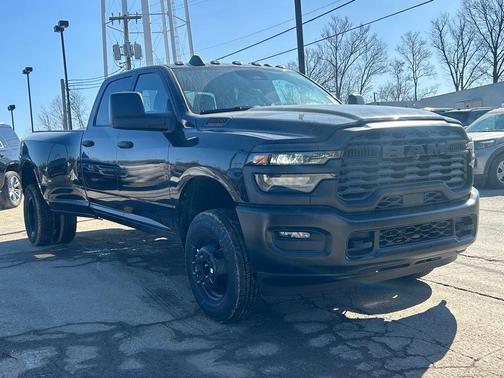 2026 RAM 3500 Tradesman Crew Cab 4x4 8' Box