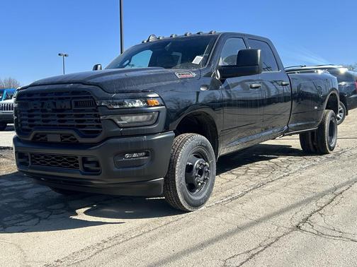 2026 RAM 3500 Tradesman Crew Cab 4x4 8' Box
