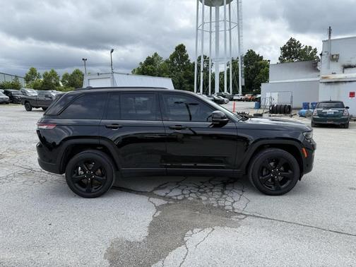 2022 Jeep Grand Cherokee Altitude