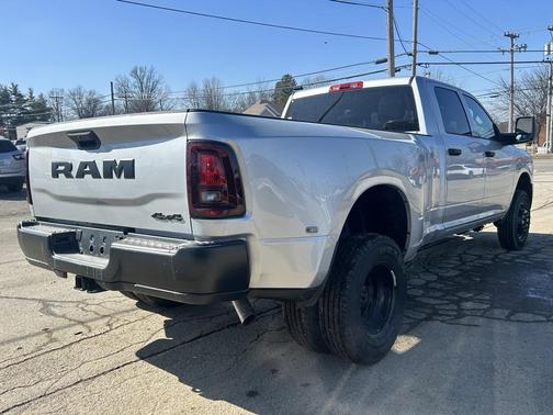 2026 RAM 3500 Tradesman Crew Cab 4x4 8' Box