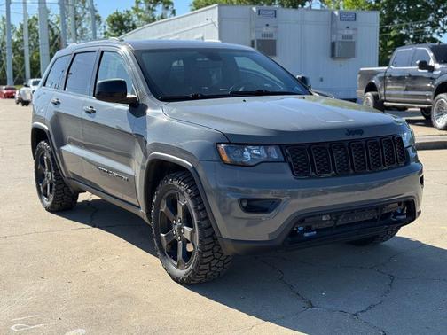 Sting-Gray Clearcoat 2019 Jeep Grand Cherokee Upland