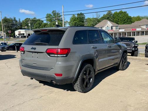 Sting-Gray Clearcoat 2019 Jeep Grand Cherokee Upland