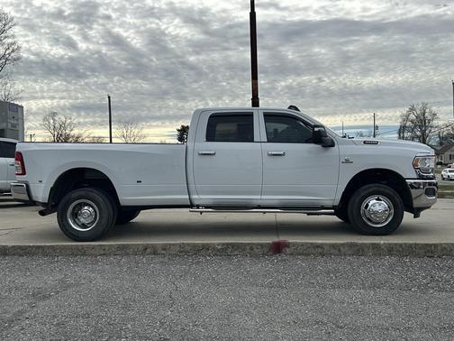 2023 RAM 3500 Tradesman Crew Cab 4x4 8' Box
