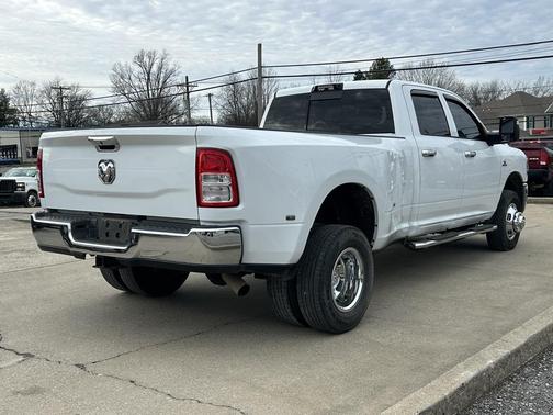 2023 RAM 3500 Tradesman Crew Cab 4x4 8' Box