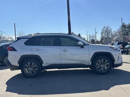 2022 Toyota RAV4 Hybrid XLE Premium