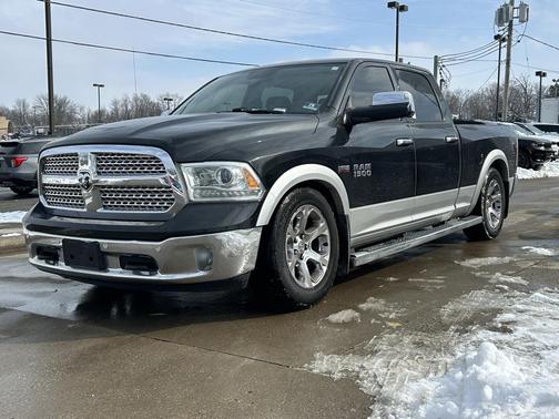 Brilliant Black Crystal Pearlcoat 2016 RAM 1500 Laramie