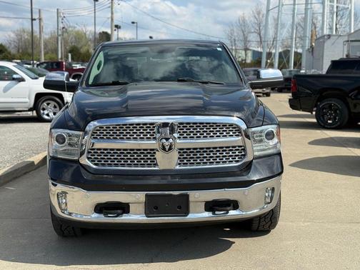 Brilliant Black Crystal Pearlcoat 2016 RAM 1500 Laramie