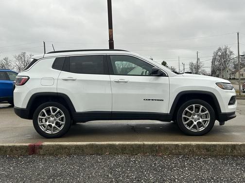 2024 Jeep Compass Latitude Lux